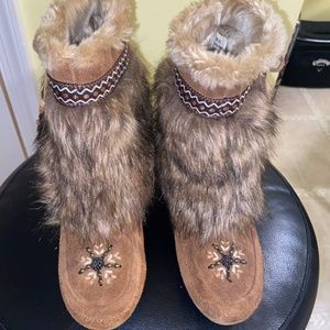 Minnetonka fur boots (Used)